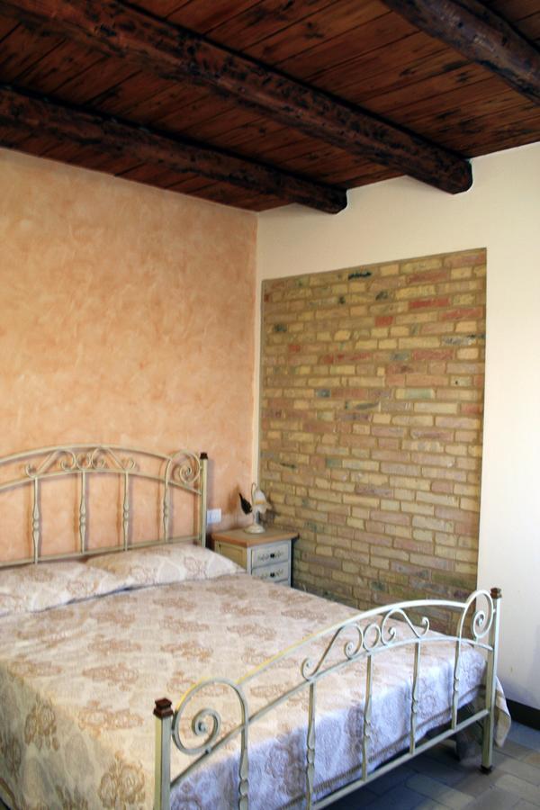 Agriturismo Fara Hotel Montegiorgio Szoba fotó
